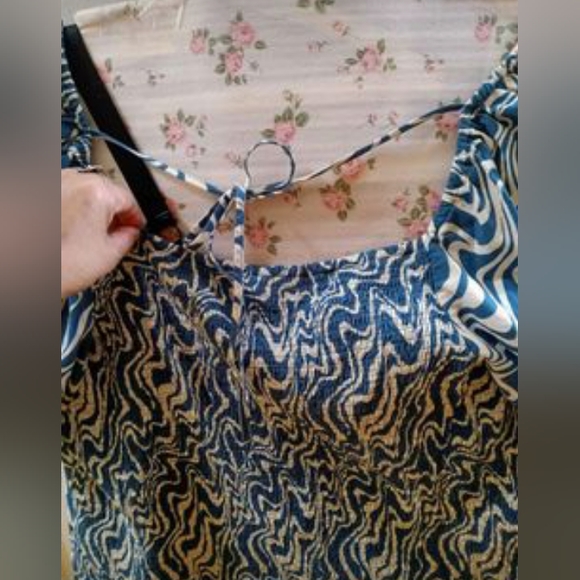 AVA & VIV 4X blue/white print crop blouse - Picture 8 of 10